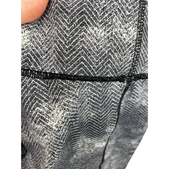 Lululemon Black White Chevron Print Crop Leggings Size 8 - Picture 7 of 7